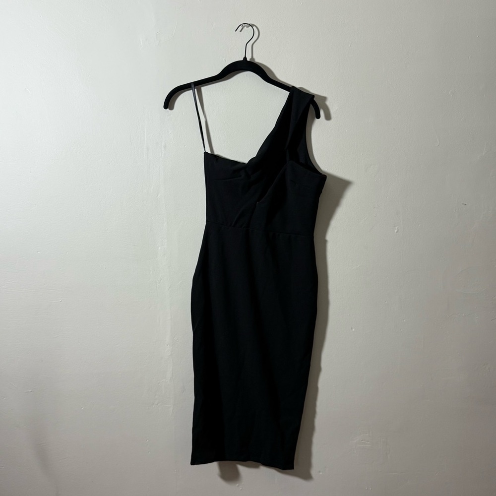 Elegant Black One-Shoulder Dress